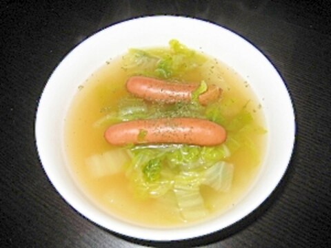 ソーセージと白菜の簡単コンソメスープ